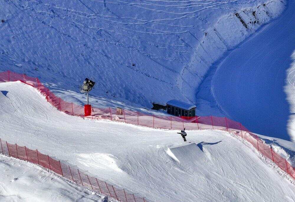 雪运动成就新疆文旅新名片开元ky棋牌新华全媒+冰(图5) 雪运动成就新疆文旅新名片开元ky棋牌新华全媒+冰(图5)