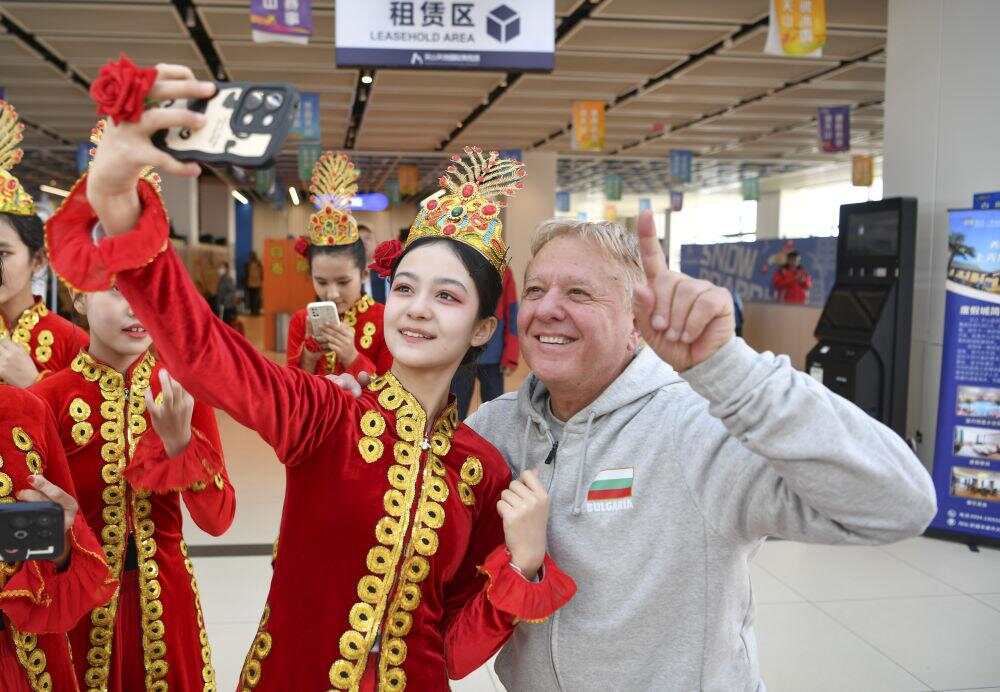 雪运动成就新疆文旅新名片开元ky棋牌新华全媒+冰(图7) 雪运动成就新疆文旅新名片开元ky棋牌新华全媒+冰(图7)