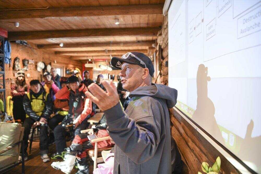 雪运动成就新疆文旅新名片开元ky棋牌新华全媒+冰(图14) 雪运动成就新疆文旅新名片开元ky棋牌新华全媒+冰(图14)